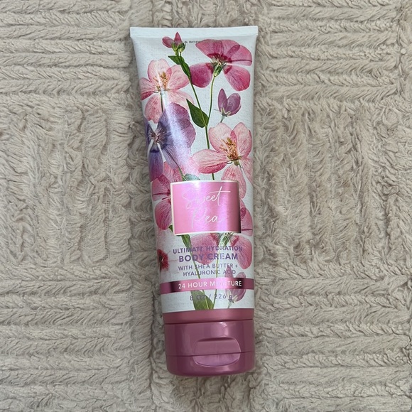 Sweet Pea Ultimate Hydration Body Cream 8oz, Bath & Body Works, New unopened - Picture 6 of 16